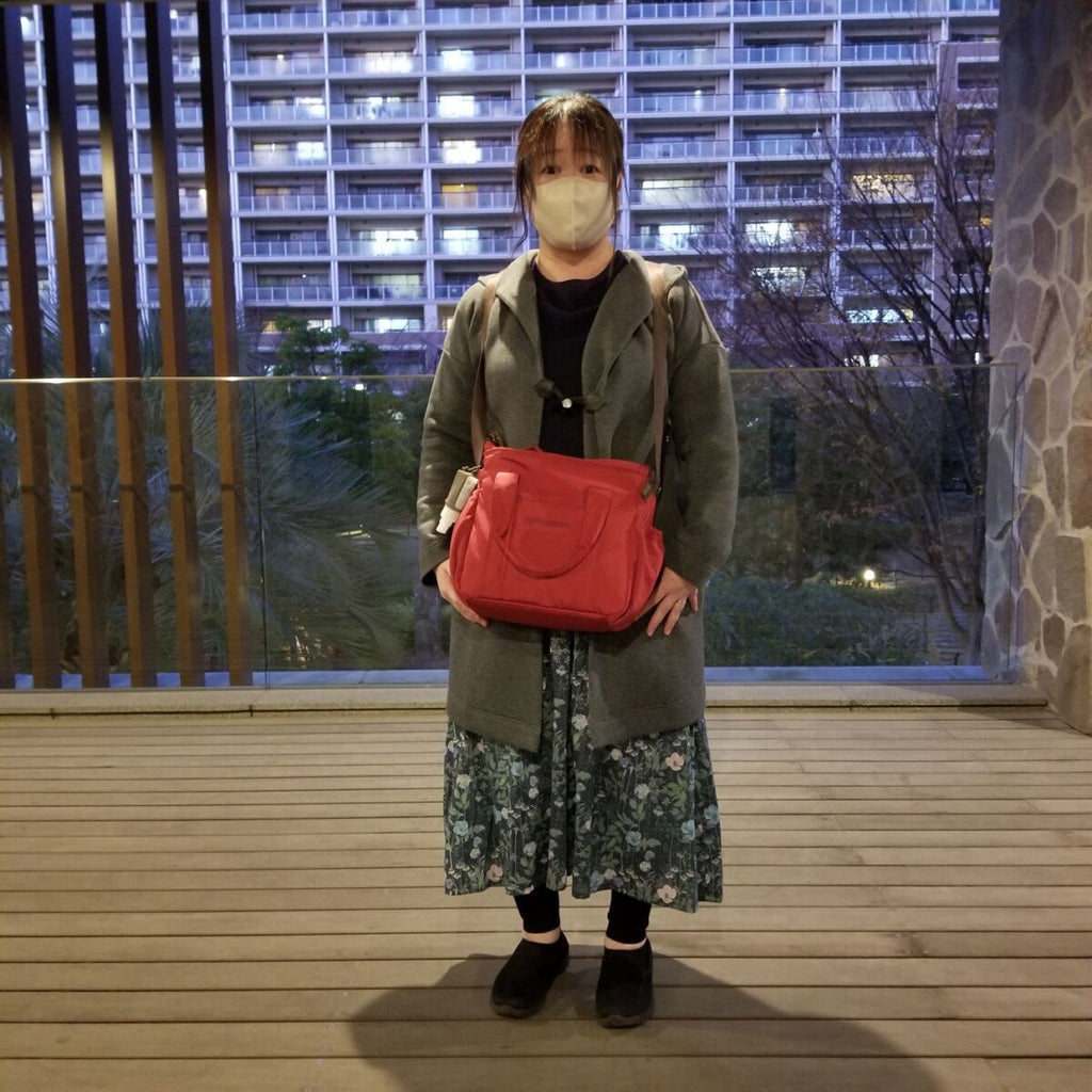 展示会では前抱え